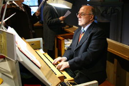 Marienstatue aus St.Hubertus, Flittard Rosenkranzmonat Oktober